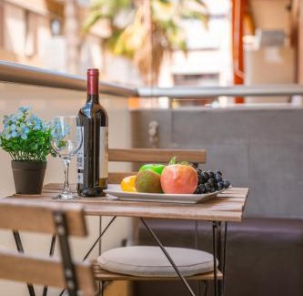 Alcala Apartment | Discover Casa More: Family-Friendly Retreat in Alcalá Center