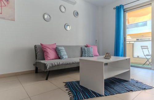 Alcala Apartment | Discover Casa More: Family-Friendly Retreat in Alcalá Center