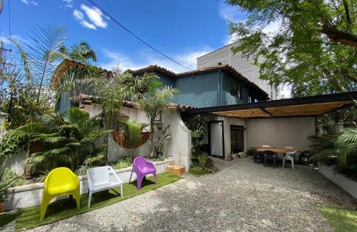 Patio Bonito House | Pet and Child Friendly Stay at Hostal Casa Mosaiko