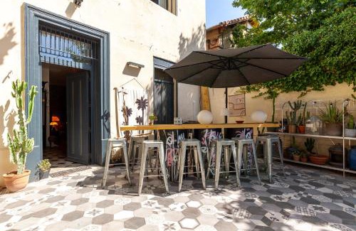 Saint-Henri House | Discover Casa Moz: Poolside Bliss & Family-Friendly Fun