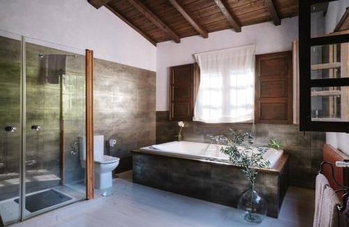 Chantada House | Beachfront Bliss at Casa Muíñovedro with Family-Friendly Perks