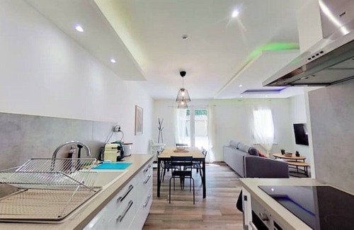 Jouques Apartment | CASA Muriel: Pool, BBQ & Pet-Friendly Duplex Retreat