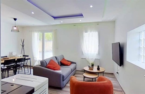 Jouques Apartment | CASA Muriel: Pool, BBQ & Pet-Friendly Duplex Retreat