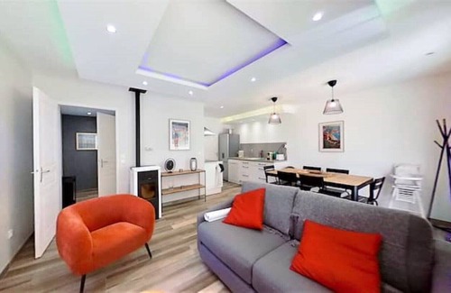 Jouques Apartment | CASA Muriel: Pool, BBQ & Pet-Friendly Duplex Retreat