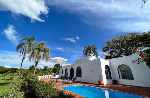 Itai House | Experience Casa Mykonos Avaré Dam with Scenic Views & Pool