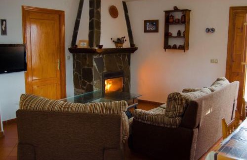 Nechite House | Cozy Holiday Home for 8 in Válor, Andalusia with Pool