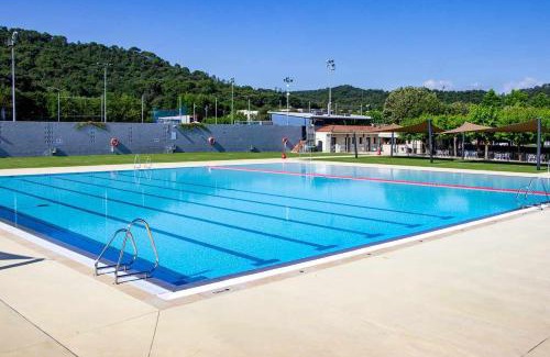 Bescano House | Relax at CASA NÚRIA: Pool Access and Family-Friendly Stay