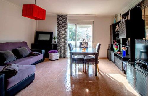 Bescano House | Relax at CASA NÚRIA: Pool Access and Family-Friendly Stay