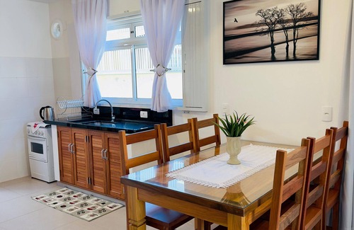 Palhoca House | Relaxing Beachfront Getaway with WiFi & BBQ in Palhoça