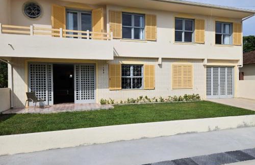 Cachoeira do Bom Jesus House | Beachfront Casa na Praia in Florianópolis with Pool Access