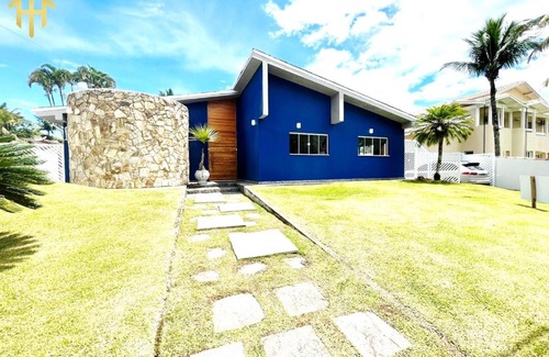 Balneario Mogiano House | Experience Casa na Praia: 6-Bedroom Retreat in Bertioaga