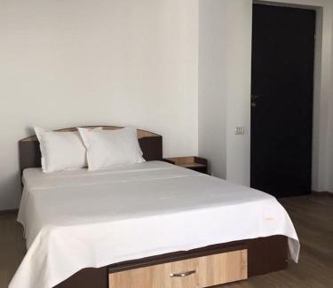 Vama Veche House | Welcoming Casa Naty: Pet-Friendly Retreat with High Ratings
