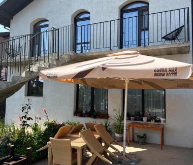 Vama Veche House | Welcoming Casa Naty: Pet-Friendly Retreat with High Ratings
