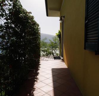 Gardola Apartment | Unwind at CASA NAVLA' AppartamentI with Family-Friendly Perks