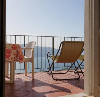 Gardola Apartment | Unwind at CASA NAVLA' AppartamentI with Family-Friendly Perks