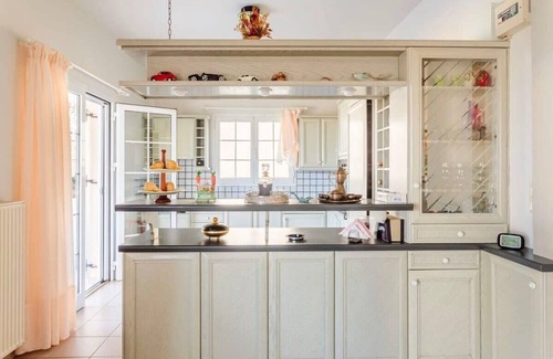 Petalidi Apartment | Cozy Casa Nebari: Ideal Seaside Home with Kitchen Access