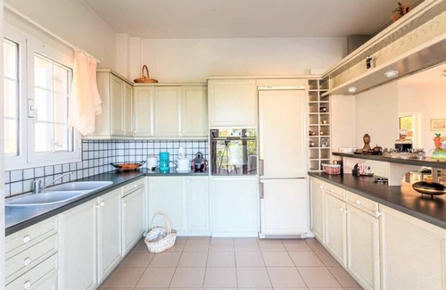Petalidi Apartment | Cozy Casa Nebari: Ideal Seaside Home with Kitchen Access