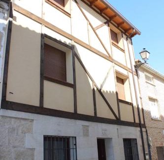 Candeleda House | Discover Casa Neferet: Family-Friendly Retreat with High Ratings