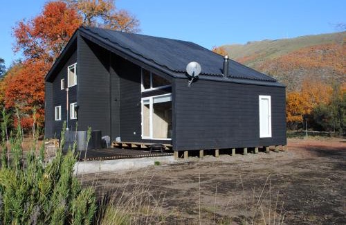 Pinto House | Inviting Casa Negra: Family-Friendly Retreat with Hot Tub