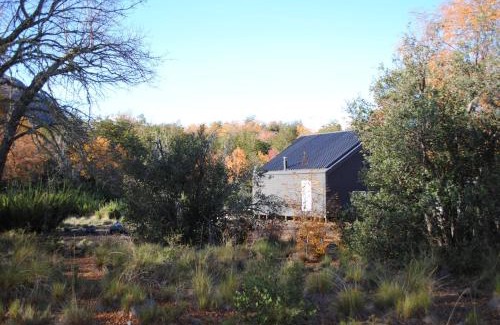 Pinto House | Inviting Casa Negra: Family-Friendly Retreat with Hot Tub