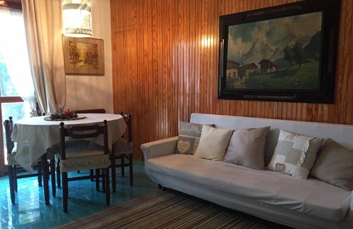 Castione della Presolana Apartment | Inviting Casa nel Verde: Scenic Views & Family-Friendly Amenities
