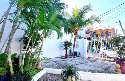 Acapulco Apartment | Casa Nelly: Family and Pet-Friendly Retreat Awaits