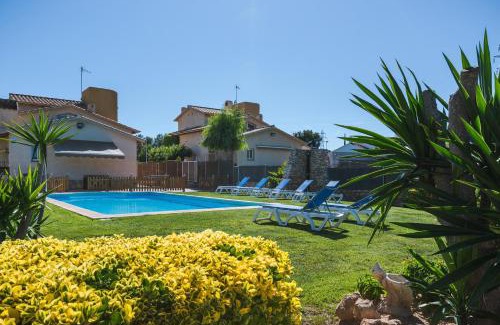 Roda de Bara House | Discover Casa Neus Barà: Oceanfront Oasis with Pool