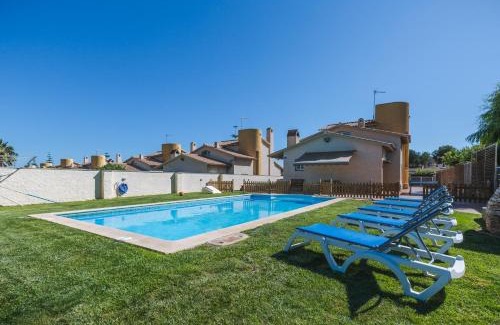 Roda de Bara House | Discover Casa Neus Barà: Oceanfront Oasis with Pool