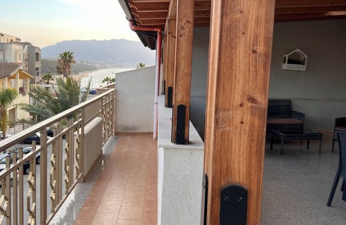 Balestrate Apartment | Inviting Casa Nicole: Oceanfront Retreat with Free Internet