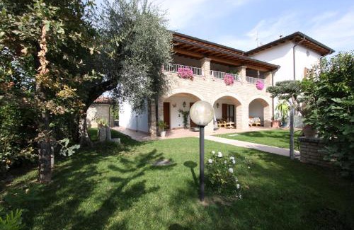 Campagnola House | Discover Casa Nicole: Pet-Friendly Oceanfront Retreat