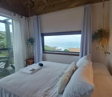 Laguna House | Idyllic Casa no Farol: Pet-Friendly with Oceanfront Views