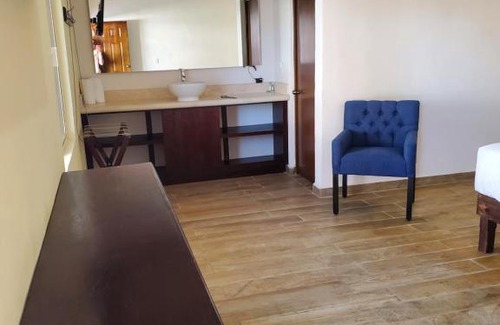 Cuatro Cienegas House | Casa Nogalito: Pet-Friendly Retreat with Pool & Family Fun