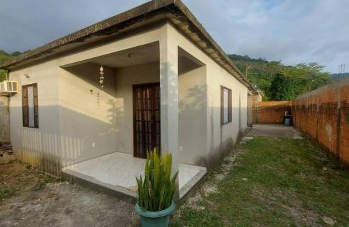 Pereque House | Cozy Stay at Casa no Parque Mambucaba - Pet Friendly Retreat