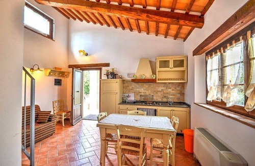 Montefiascone House | Casa Nocetta A: Cozy Farmhouse with Pool and Free Wi-Fi