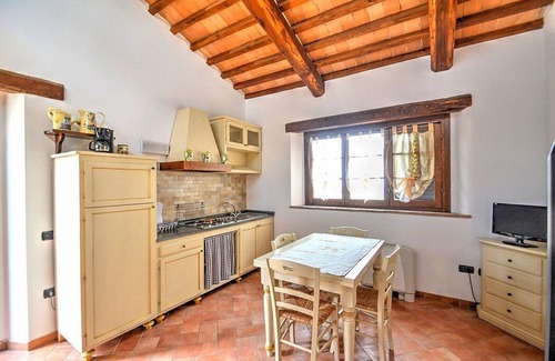 Montefiascone House | Casa Nocetta A: Cozy Farmhouse with Pool and Free Wi-Fi
