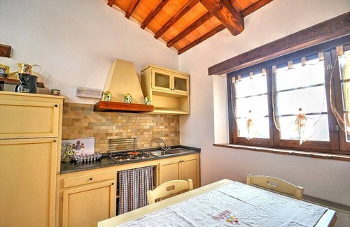 Montefiascone House | Casa Nocetta A: Cozy Farmhouse with Pool and Free Wi-Fi