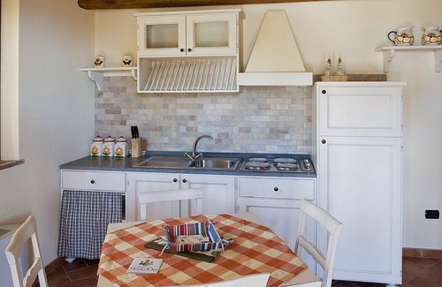Montefiascone House | Casa Nocetta L: Welcoming Apartment with Pool & Free Wi-Fi
