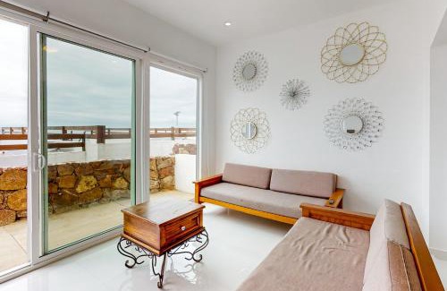 La Paloma House | Experience Casa Nogal 25 - Beachside Retreat with Pool