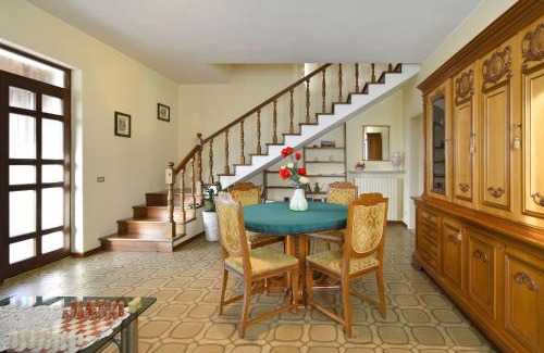 Castellaro Lagusello House | Discover Casa Nonna Rina: Family-Friendly Retreat Rated 8.9