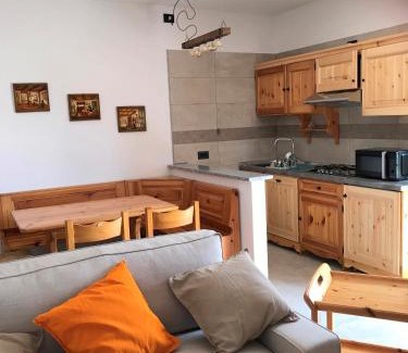 Voltino Apartment | Lake View Retreat: Casa Nonno Sergio by Gardadomusmea