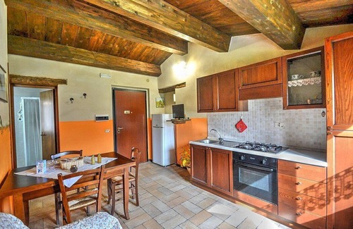 Sarnano House | Casa Noriana B: Cozy Apartment with Garden and Free Wi-Fi