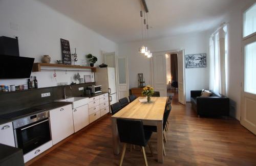 Brigittenau Apartment | Unique Casa Nostra Apartment near Augarten - Rated 9.5/10