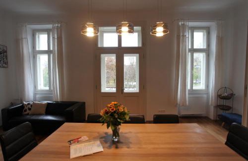 Brigittenau Apartment | Unique Casa Nostra Apartment near Augarten - Rated 9.5/10