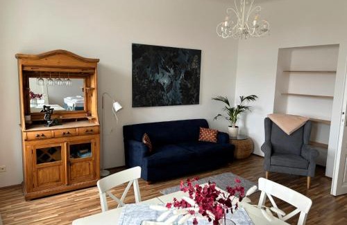 Brigittenau Apartment | Casa Nostra - Bright Apartment Steps from Augarten Park