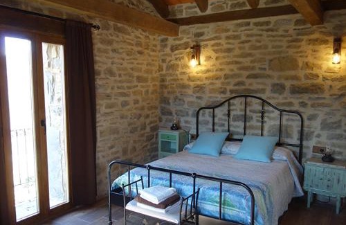 Asin de Broto Hotel | Welcoming Stay at Casa Notario with Breakfast & Hot Tub