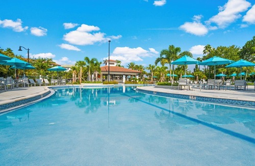 Florida Central Atlantic Coast House | Elegant Casa Nova Deluxe Townhome - Rated 9.8, Pool & Breakfast