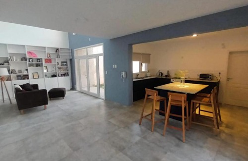 Santa Rosa House | Bright and Modern Casa Nueva: Pet & Child Friendly Retreat