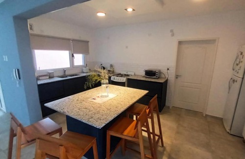Santa Rosa House | Bright and Modern Casa Nueva: Pet & Child Friendly Retreat