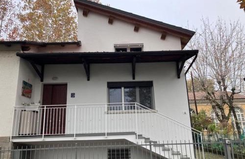 Medicina Villa | Modern Family Retreat in the Heart of the City