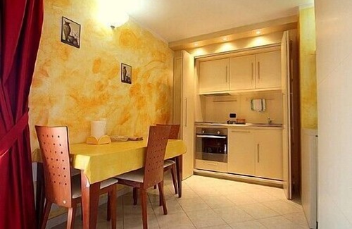 La Spezia House | Casa Nuria E: Modern Studio with Pool & Free Wi-Fi Access